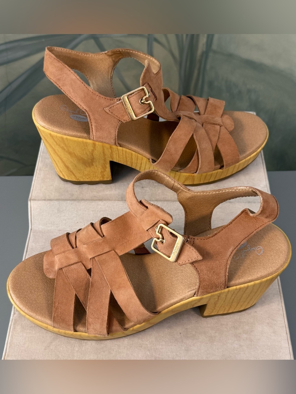 Dr. Scholl's Tan Suede Platform Slingback Sandals, size 10, NWOT - Picture 3 of 7